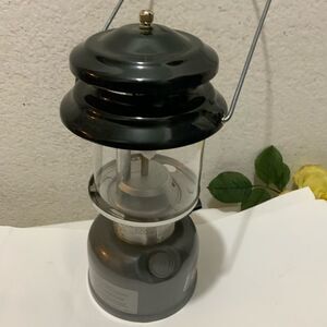 Vintage 1997  Coleman Model 285-700T Two Mantle Gas Lantern